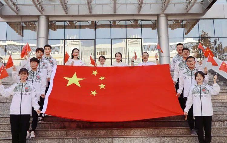 无限翻滚小球