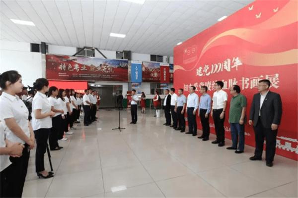 武汉东西湖走马岭街举办年货节，超35家本土食品企业参展，展会持续至24日