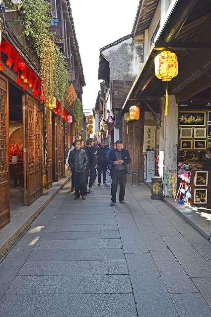 揪心！查尔斯直升机飞抵伦敦住院手术，哈梅却火上浇油…