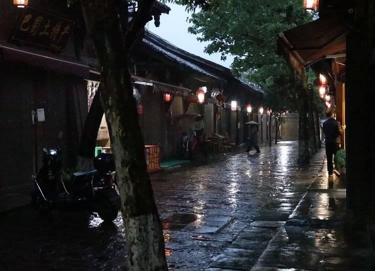逃离火车站口